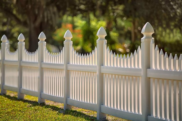 Weather-resistant fencing - vinyl fencing